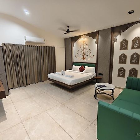 Shree Jalaram Resort Kodāe Esterno foto