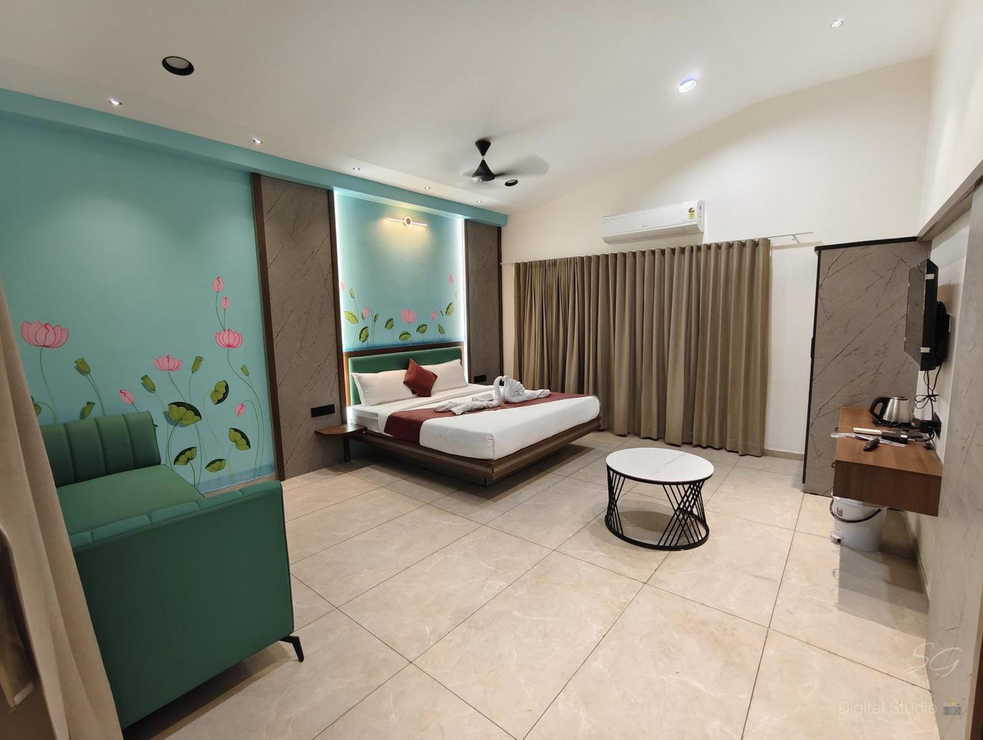 Shree Jalaram Resort Kodāe Esterno foto