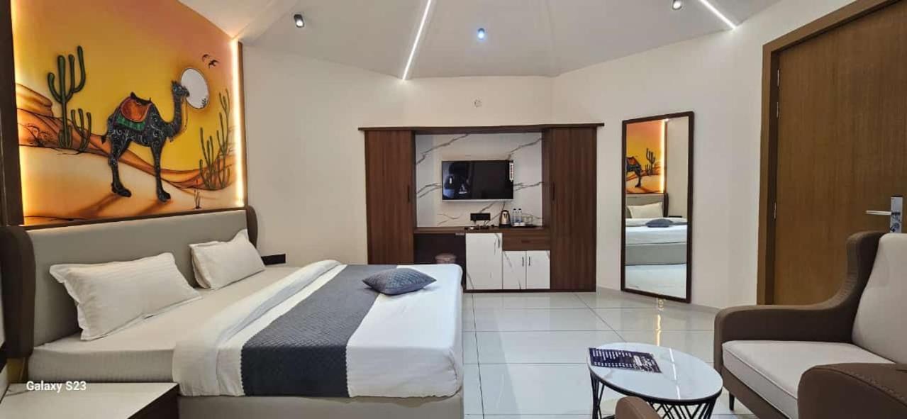 Shree Jalaram Resort Kodāe Esterno foto