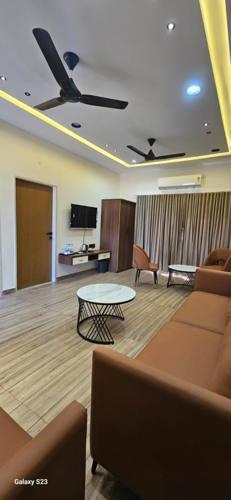 Shree Jalaram Resort Kodāe Esterno foto