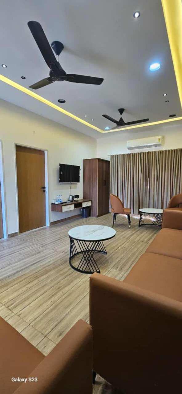 Shree Jalaram Resort Kodāe Esterno foto